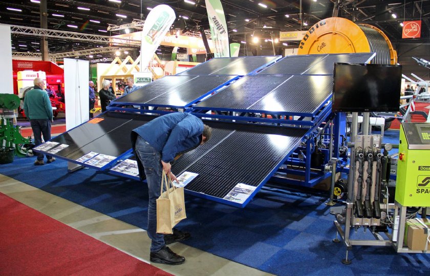 De SolarDrip van Tijms is met maximaal 24 panelen uit te rusten. De installatie bevindt zich op de wagen.